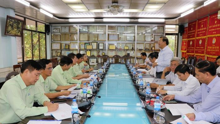 Tổ nghiên cứu, khảo sát của Tiểu ban Văn kiện Đại hội làm việc với Công ty Cổ phần Đường Quảng Ngãi