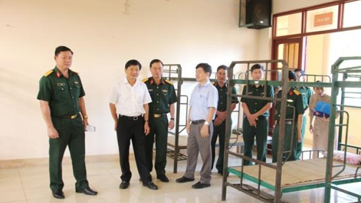 Chủ tịch UBND tỉnh Trần Ngọc Căng kiểm tra thực tế các cơ sở thực hiện việc cách ly để phòng bệnh viêm