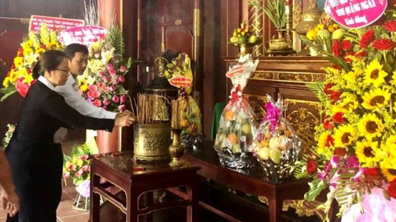 D&acirc;ng hương kỷ niệm 114 năm Ng&agrave;y sinh Thủ tướng Phạm Văn Đồng