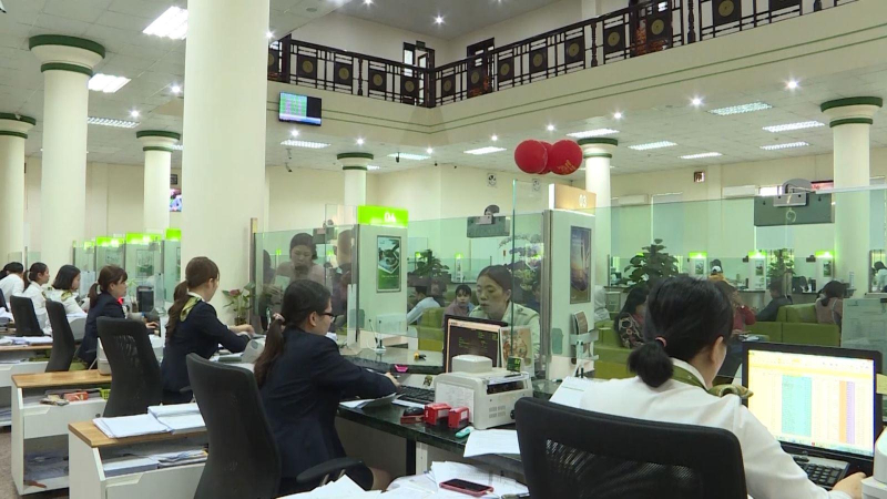 LÃI SUẤT TIẾP TỤC GIẢM