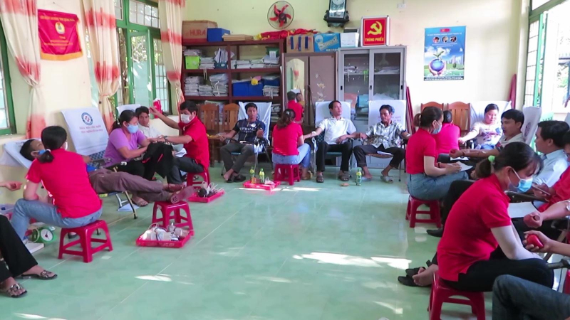 Trà Bồng: gần 1.000 người tham gia hiến máu tình nguyện