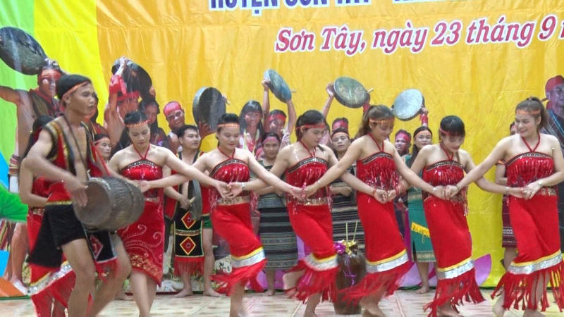 Liên hoan Cồng chiêng, đàn và hát dân ca các dân tộc thiểu số huyện Sơn Tây