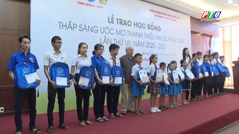 Trao học bổng Thắp sáng ước mơ thiếu nhi Quảng Ngãi