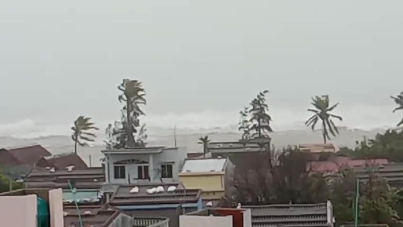 Cảnh báo mưa dông, gió mạnh và sóng lớn trên biển