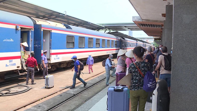 TẠM DỪNG CHẠY NHIỀU ĐOÀN TÀU KHÁCH THỐNG NHẤT