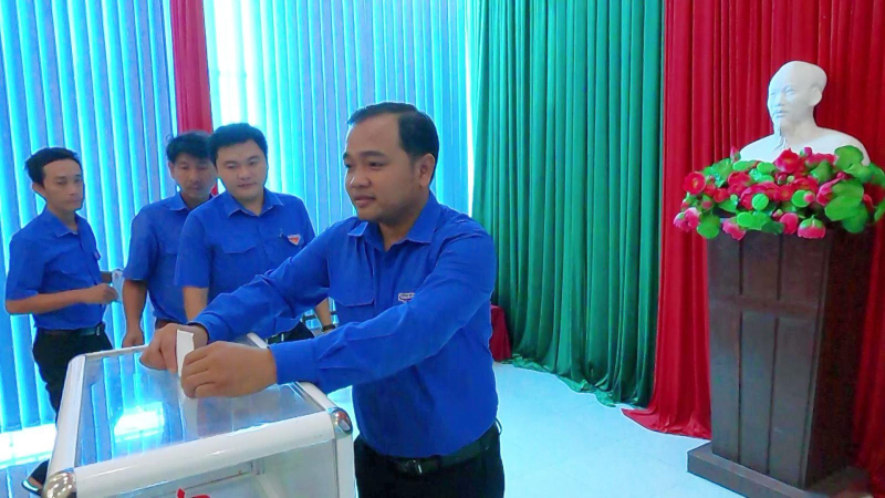 Tỉnh đoàn phát động ủng hộ đồng bào miền Trung