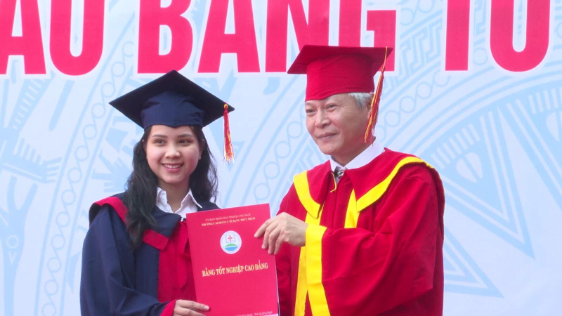 Trường Cao đẳng Y tế Đặng Thùy Trâm khai giảng năm học mới