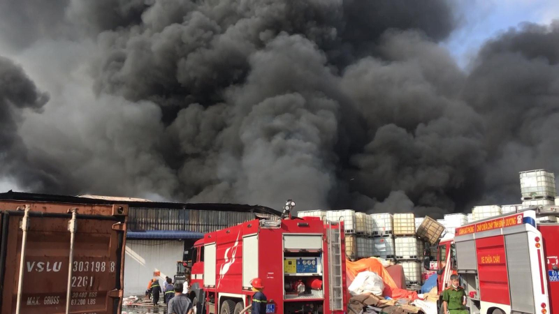 Cháy công ty xử lý môi trường tại Bình Dương