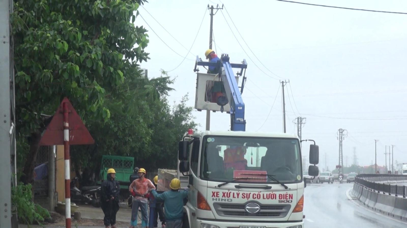 Điện lực Quảng Bình khẩn trương cấp điện sau lũ