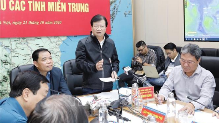 Phó Thủ tướng Trịnh Đình Dũng: Chủ động phương án ứng phó với bão số 8 và tập trung cứu trợ đồng bào