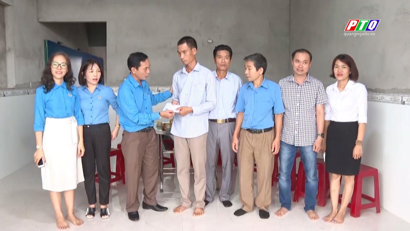 Bàn giao ‘’Mái ấm công đoàn”