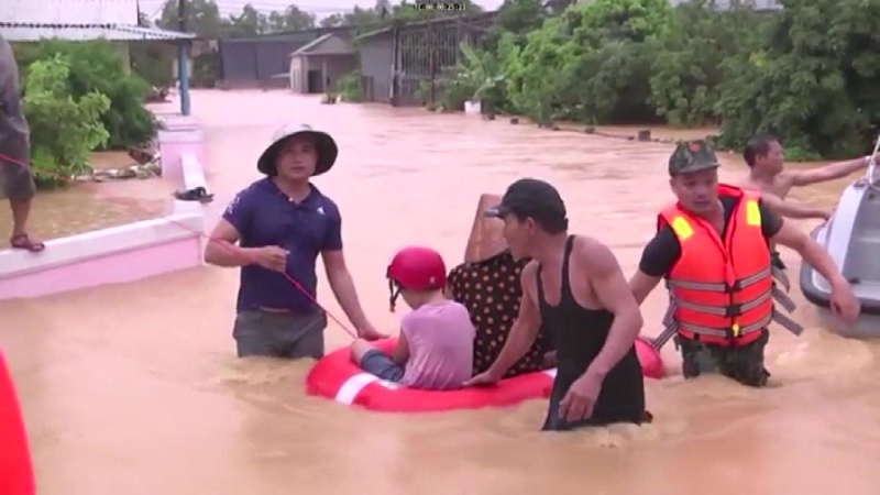 Miền Trung tiếp tục đối phó với mưa lớn