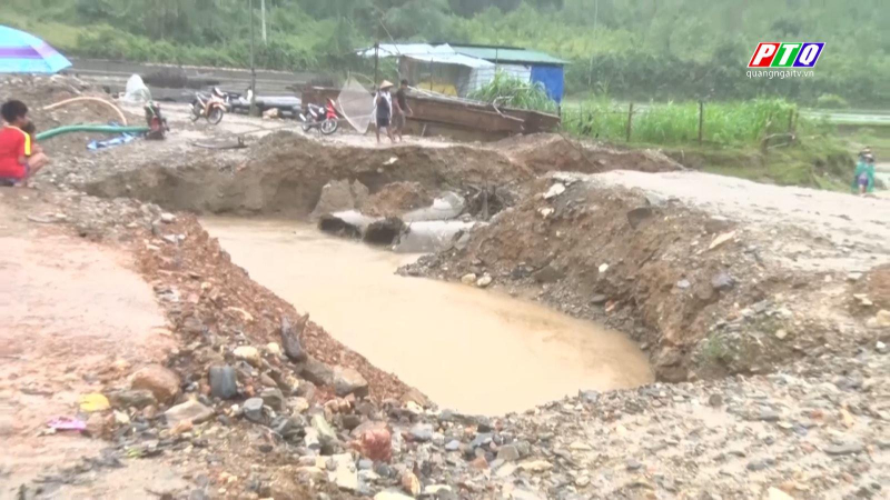 Trôi cầu tạm gây ách tắc giao thông trên Tỉnh lộ 624