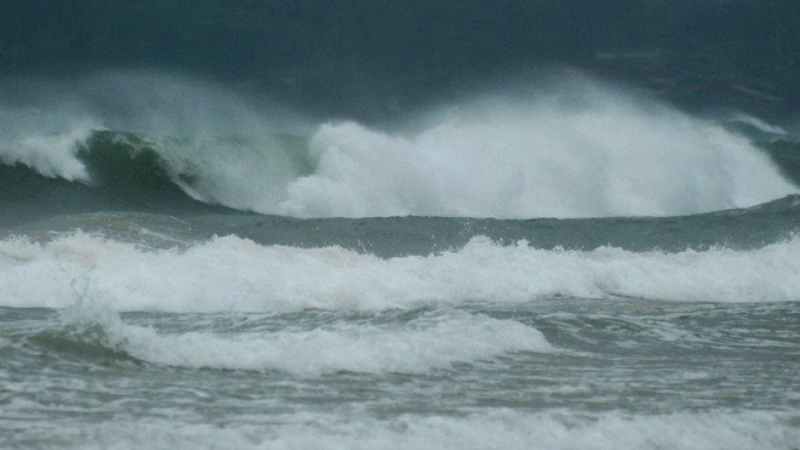 Chủ động ứng phó vùng áp thấp giữa biển đông