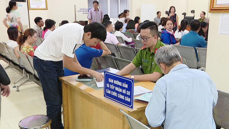 Xung quanh việc cấp thẻ Căn cước công dân có gắn chip điện tử