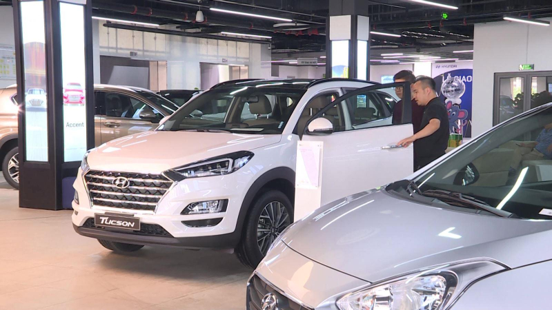 Kh&ocirc;ng k&eacute;o d&agrave;i việc giảm 50% ph&iacute; trước bạ &ocirc; t&ocirc; trong nước