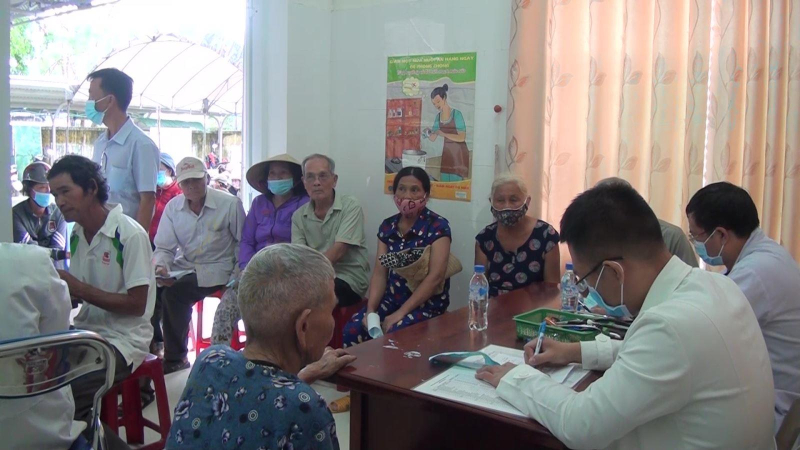 Khám bệnh, cấp phát thuốc miễn phí cho người dân Hành Dũng