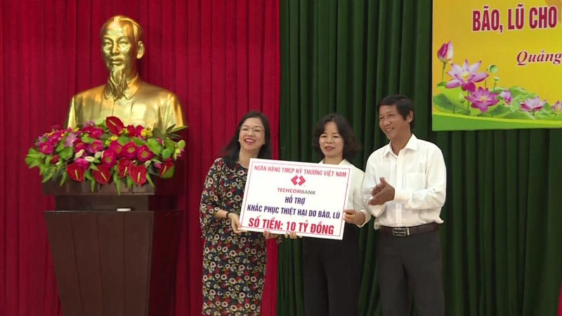 Tiếp nhận hỗ trợ an sinh xã hội và khắc phục hậu quả bão lụt