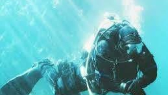 Kỷ lục thế giới sống dưới nước hơn 6 ngày