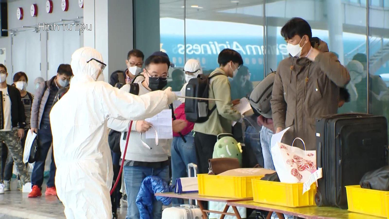 Đưa gần 350 công dân Việt Nam từ Canada về nước an toàn