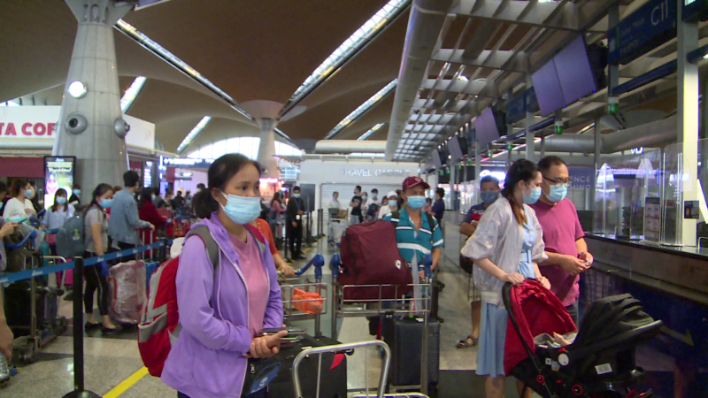 Việt Nam đưa c&ocirc;ng d&acirc;n từ Malaysia về nước