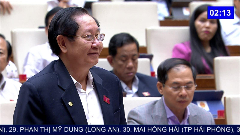 Bộ trưởng Nội vụ trả lời chất vấn