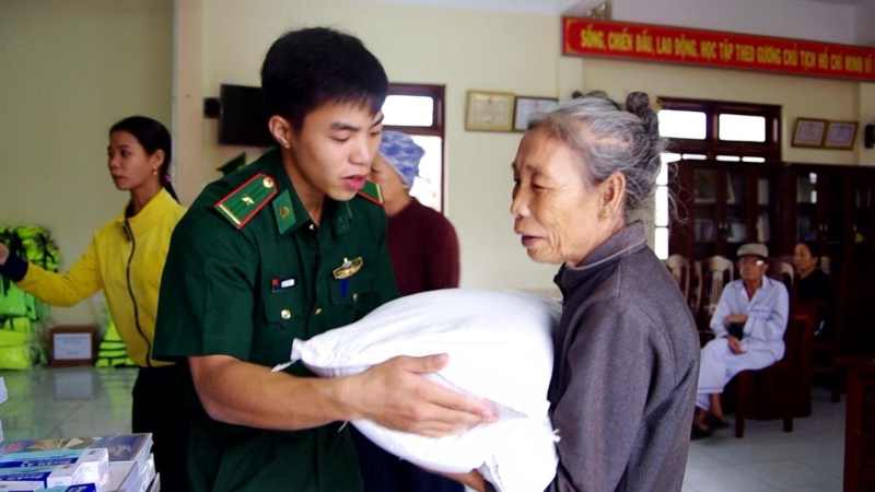 Hỗ trợ người dân khu vực biên giới biển bị thiệt hại bão số 9