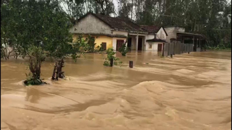 Quảng Ngãi: lũ khẩn cấp trên sông Vệ và sông Trà Câu