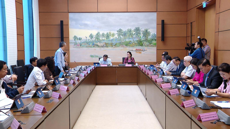 Quốc hội thảo luận tại tổ về t&igrave;nh h&igrave;nh kinh tế x&atilde; hội
