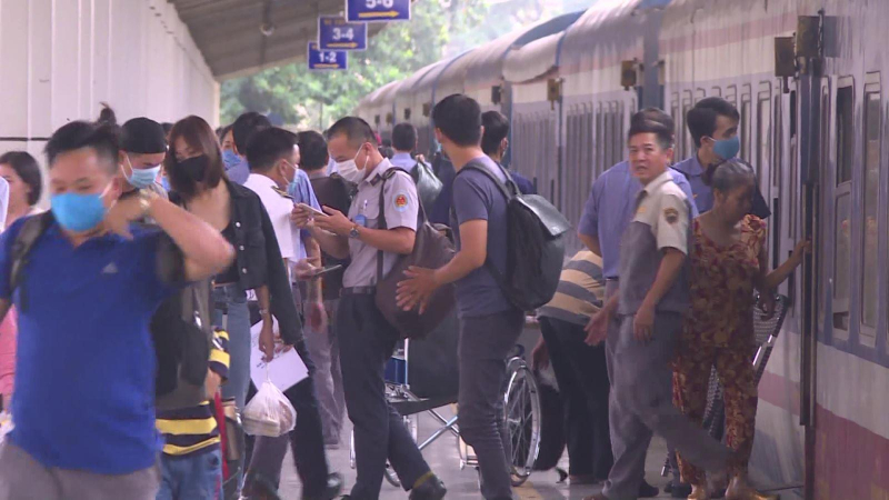 Đường sắt mở b&aacute;n v&eacute; t&agrave;u địa phương dịp Tết T&acirc;n Sửu