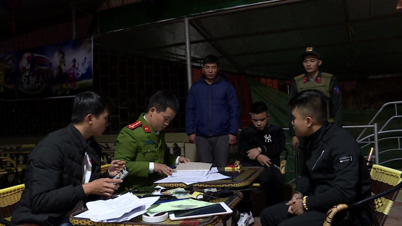 Triệt phá đường dây đánh bạc tại Hà Tĩnh