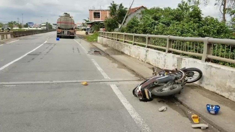 Quảng Ngãi: Một phụ nữ chết vì tai nạn giao thông.