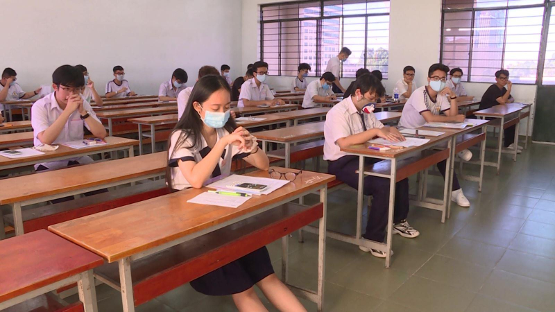 Trường học ở TP.HCM giãn cách khi thi học kỳ I
