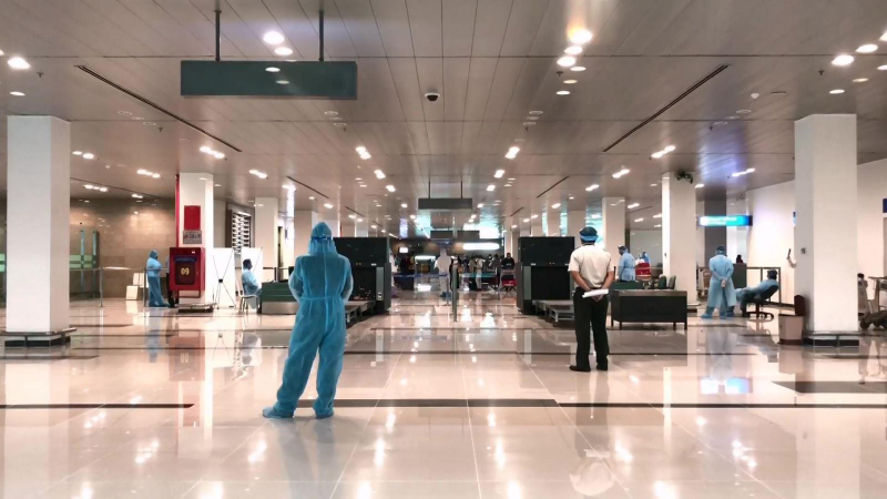 Tạm dừng c&aacute;c chuyến bay thương mại từ nước ngo&agrave;i