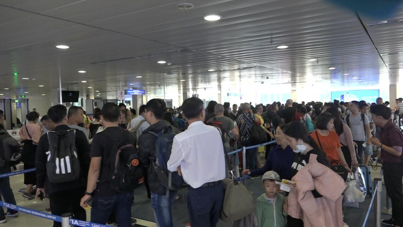 Sân bay mở rộng sảnh đón khách dịp Tết