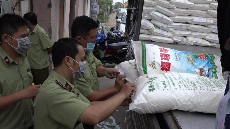 Bắt giữ 45 tấn bột ngọt giả