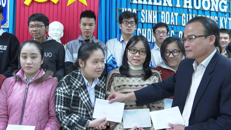 Trao thưởng cho 25 học sinh giỏi quốc gia