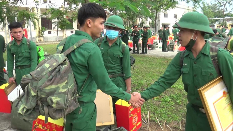 Bộ chỉ huy Quân sự tỉnh tiễn quân nhân xuất ngũ trở về địa phương