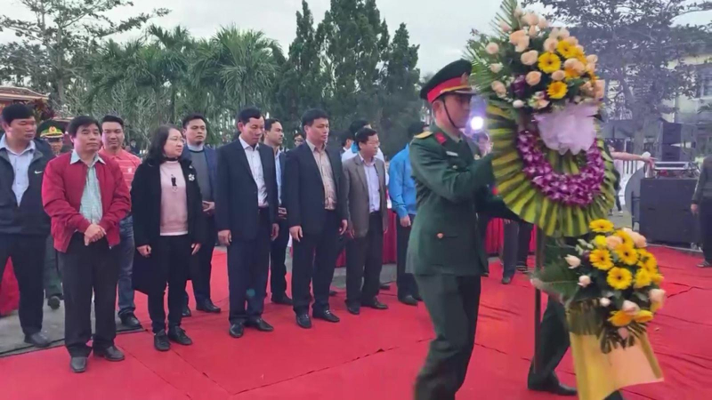 Lễ thắp nến tri ân các anh hùng liệt sĩ