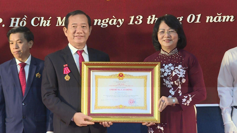 Bệnh viện Nhân dân 115 nhận danh hiệu Anh hùng Lao động