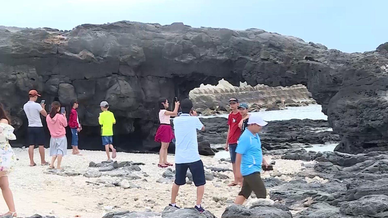 Lý Sơn gắn mã QR cho hàng loạt điểm du lịch.