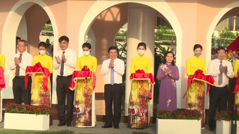 Thành phố Hồ Chí Minh khánh thành Cột cờ Thủ Ngữ