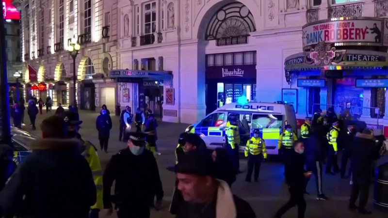 Anh và Đức siết chặt thực thị quy định phòng dịch