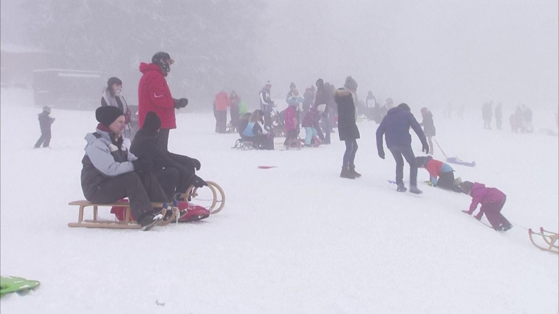 Người dân Đức đổ xô đi trượt tuyết đầu năm mới