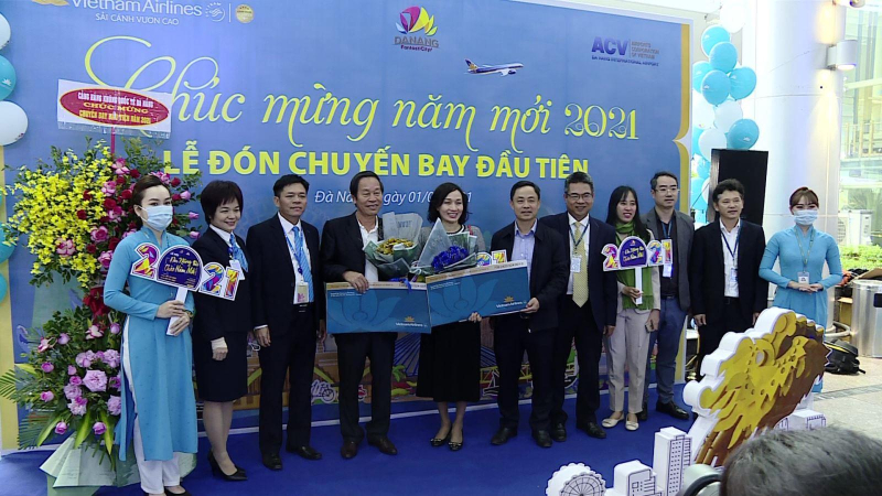 Đà Nẵng đón chuyến bay đầu tiên năm mới.