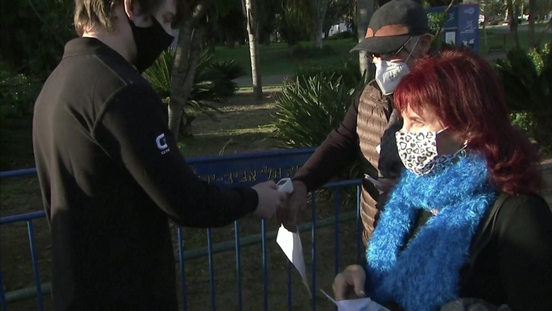 Vaccine bảo vệ người cao tuổi tại Israel