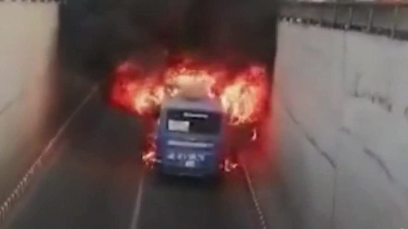 Phong tỏa hầm chui An Sương nhiều giờ do xe buýt cháy