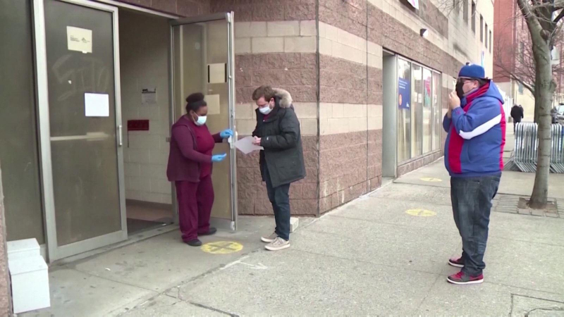 Mỹ đối mặt sức ép tựu trường giữa mùa dịch