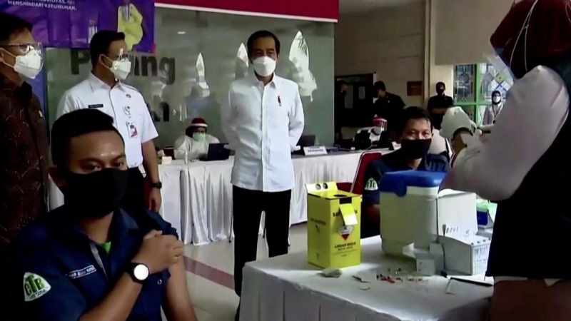 Indonesia phạt nặng những người kh&ocirc;ng chịu ti&ecirc;m ph&ograve;ng