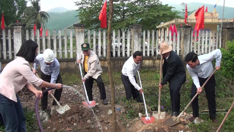 Tết trồng c&acirc;y đời đời nhớ ơn B&aacute;c Hồ